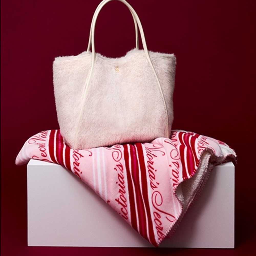 Victoria Secret's Gift Set Cozy-Fleece Blanket and Faux-Fur Tote